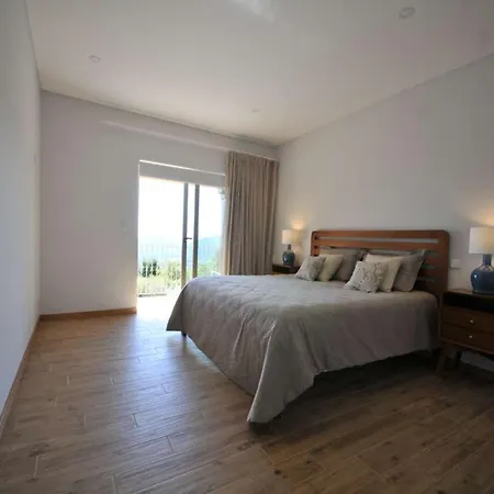 Villa Superb 4 Bedrooms Arrincao Sauna