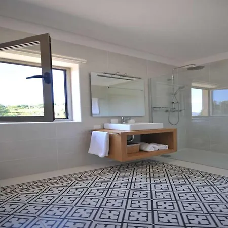 Superb 4 Bedrooms Arrincao Sauna Villa