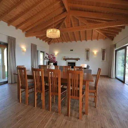 Villa Superb 4 Bedrooms Arrincao Sauna