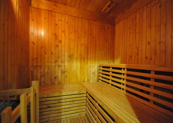 Superb 4 Bedrooms Arrincao Sauna פונטה דה לימה