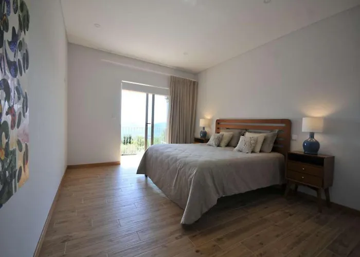 Villa Superb 4 Bedrooms Arrincao Sauna