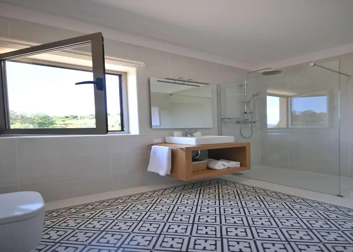 Superb 4 Bedrooms Arrincao Sauna Villa