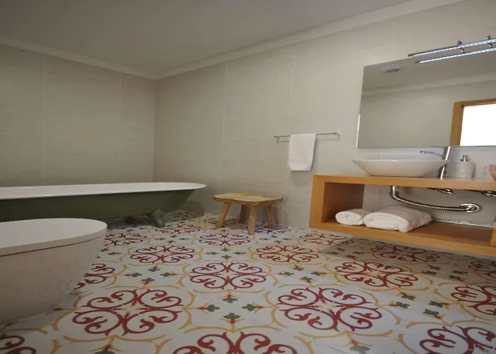 וילה Superb 4 Bedrooms Arrincao Sauna פונטה דה לימה