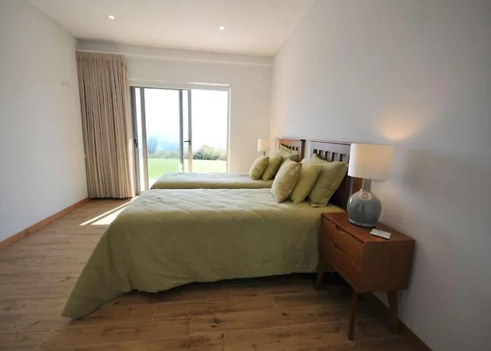 Superb 4 Bedrooms Arrincao Sauna Villa *