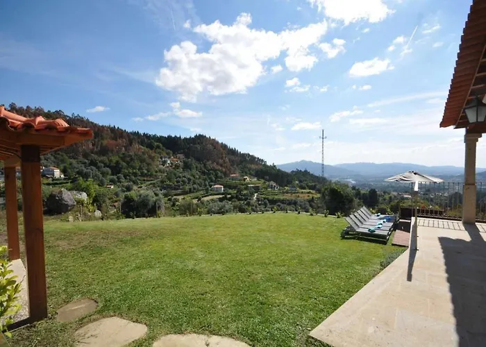 Superb 4 Bedrooms Arrincao Sauna Villa *