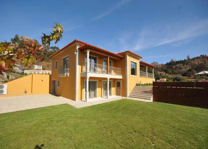 Superb 4 Bedrooms Arrincao Sauna פונטה דה לימה